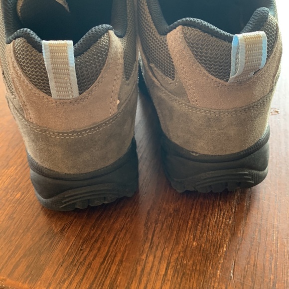 Rugged exposure hikers - Picture 6 of 8